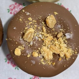 donut de avena con chocolate y cacahuete salado